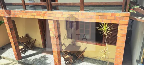 Casa 4 quartos 2 banheiros 174m²