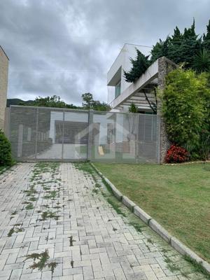 Casa em condomínio 3 quartos 5 banheiros 348m²