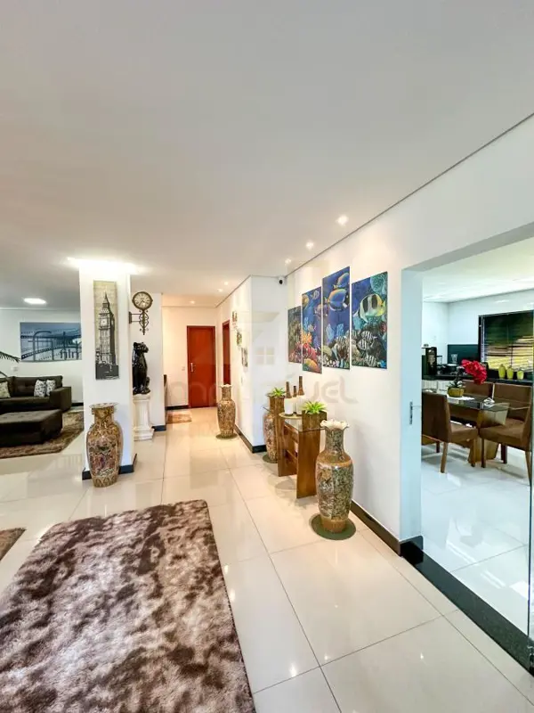 Casa 5 quartos 6 banheiros 
