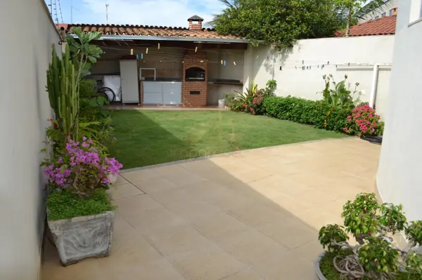 Casa 4 quartos 4 banheiros 
