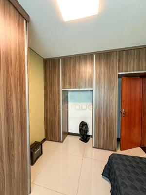 Casa 5 quartos 6 banheiros 810m²
