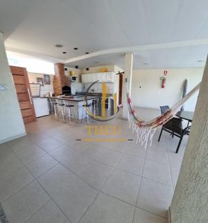 Apartamento 3 quartos 5 banheiros 220m²
