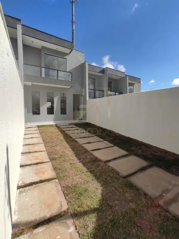Casa 3 quartos 3 banheiros 
