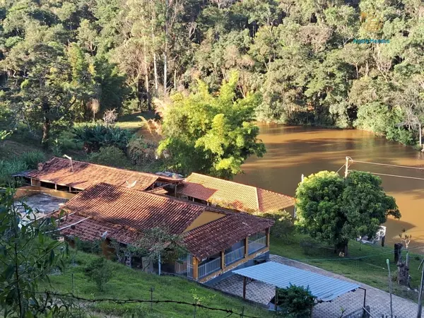 Sítio 4 quartos 2 banheiros 22ha

