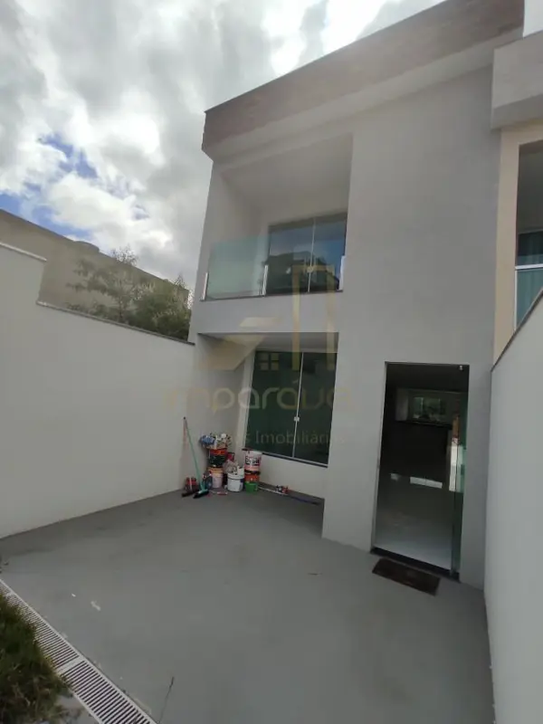 Casa 3 quartos 2 banheiros 
