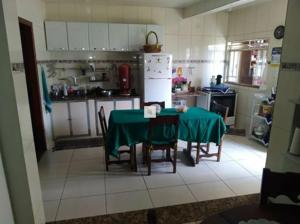 Casa 4 quartos 4 banheiros 280m²