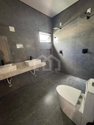 Casa em condomínio 4 quartos 4 vagas 256m²