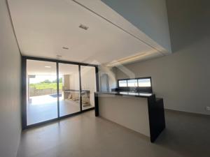Casa em condomínio 4 quartos 4 vagas 256m²