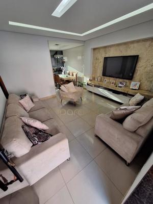 Casa 3 quartos 2 banheiros 
