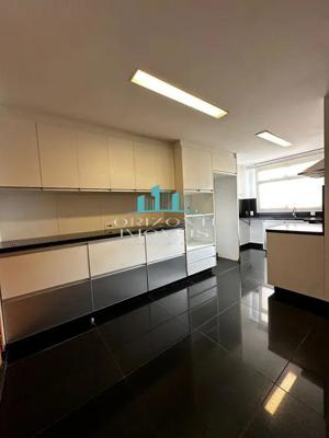 Apartamento 4 quartos 5 banheiros 