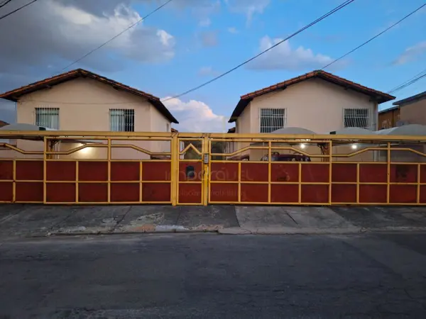 Casa 2 quartos 2 banheiros 
