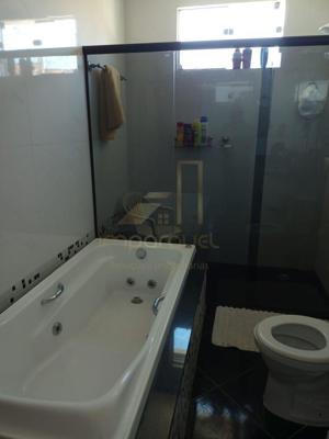 Casa 4 quartos 3 banheiros 
