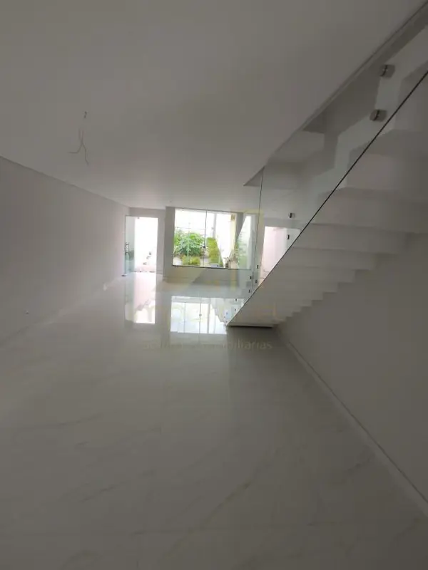 Casa 3 quartos 2 banheiros 
