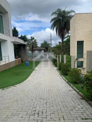 Casa em condomínio 3 quartos 5 banheiros 348m²