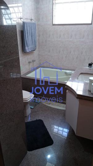 Casa 3 quartos 3 banheiros 230m²