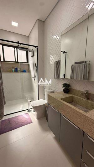 Apartamento 3 quartos 3 banheiros 297m²