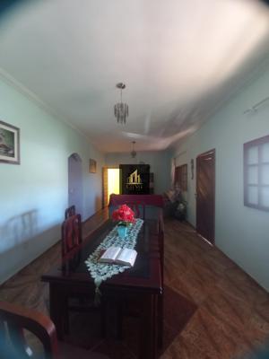 Casa 3 quartos 2 banheiros 360m²