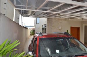 Casa 4 quartos 4 banheiros 
