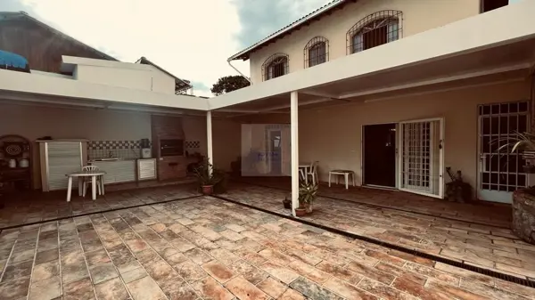 Casa 5 quartos 5 banheiros 360m²