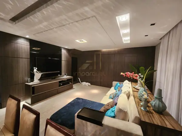 Casa 3 quartos 3 banheiros 240m²
