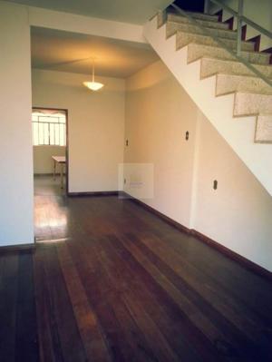 Casa 5 quartos 2 banheiros 180m²