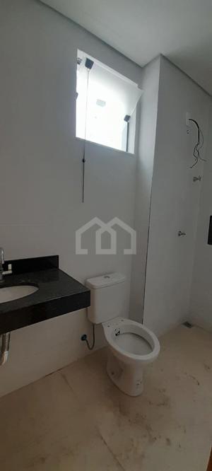 Casa em condomínio 3 quartos 2 vagas 180m²