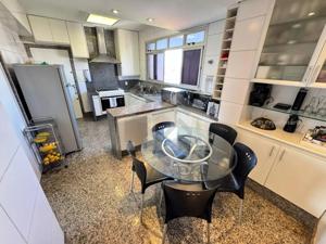 Cobertura 4 quartos 4 vagas 246m²