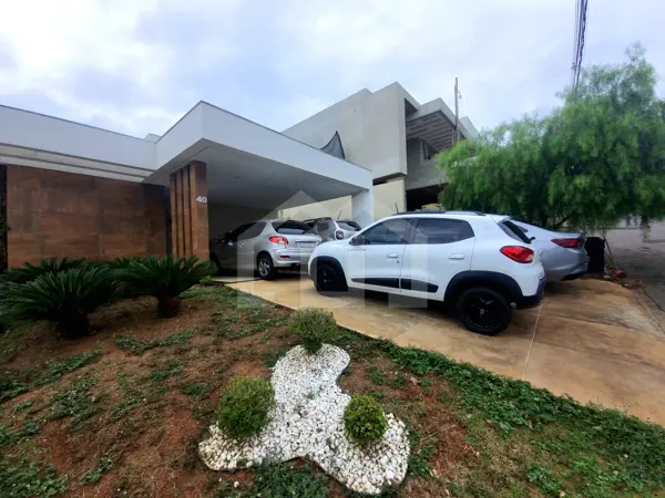 Casa em condomínio 3 quartos 4 vagas 193m²
