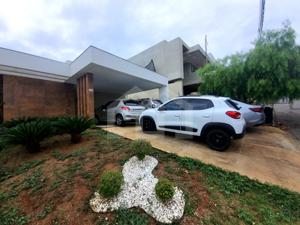 Casa em condomínio 3 quartos 4 vagas 193m²
