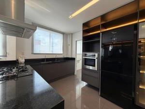 Apartamento 3 quartos 5 banheiros 310m²