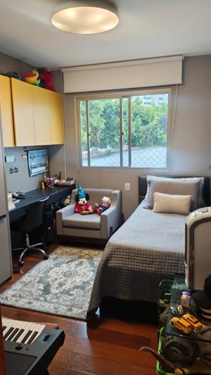Apartamento 3 quartos 3 banheiros 240m²