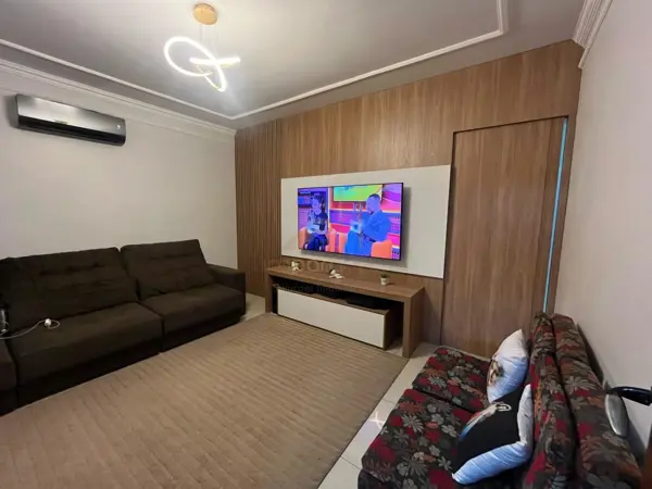 Casa 3 quartos 2 banheiros 
