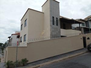 Casa 4 quartos 2 banheiros 456m²
