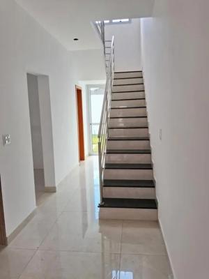 Casa 3 quartos 2 banheiros 
