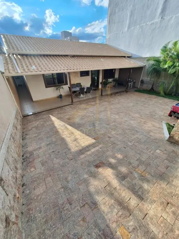 Casa 3 quartos 2 banheiros 
