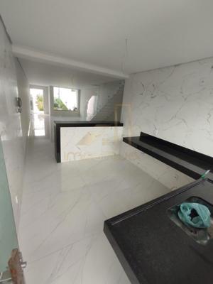 Casa 3 quartos 2 banheiros 
