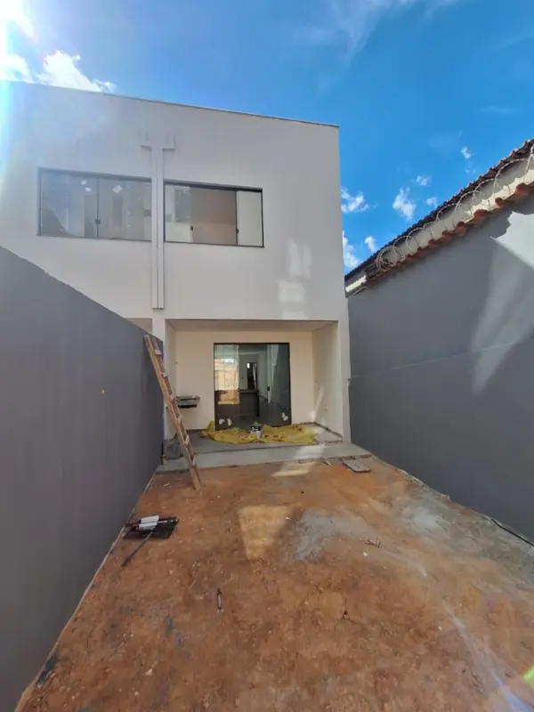 Casa 3 quartos 2 banheiros 
