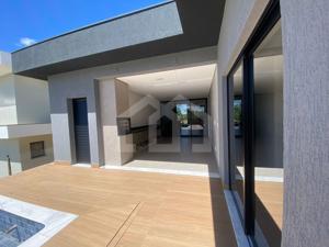 Casa em condomínio 4 quartos 4 vagas 256m²