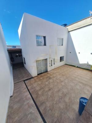 Casa 3 quartos 2 banheiros 
