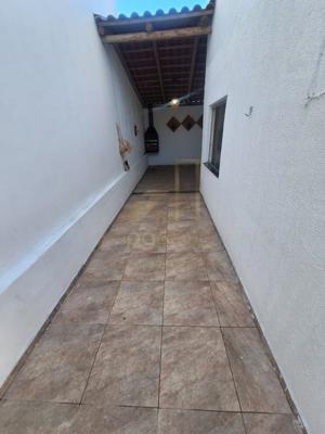 Casa 3 quartos 2 banheiros 
