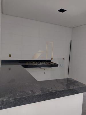 Casa 3 quartos 2 banheiros 30m²
