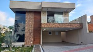 Casa 3 quartos 3 banheiros 305m²
