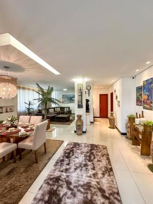 Casa 5 quartos 6 banheiros 810m²
