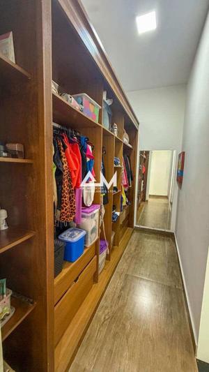 Apartamento 3 quartos 1 banheiro 211m²