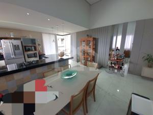 Casa em condomínio 3 quartos 4 vagas 193m²
