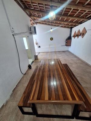 Casa 3 quartos 2 banheiros 
