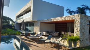 Casa em condomínio 4 vagas 460m²