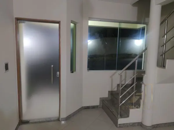 Casa 2 quartos 2 banheiros 82m²
