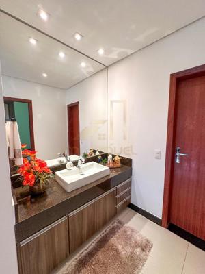Casa 5 quartos 6 banheiros 810m²
