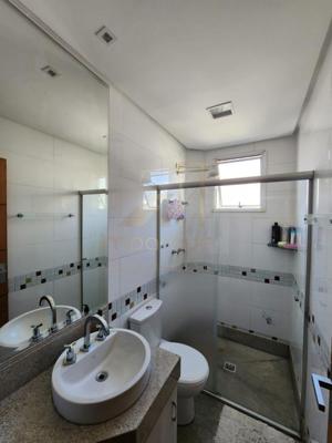 Casa 3 quartos 3 banheiros 240m²
